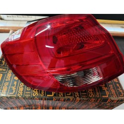 FARO TRASERO IZQUIERDO LADO GUARDABARROS PARA EL VEHÍCULO SA